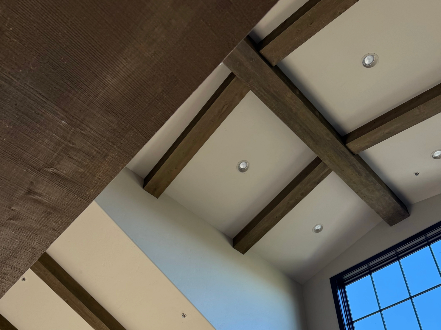 INTERIOR BROUGHT TO LIFE WITH CEDAR BOX BEAMS